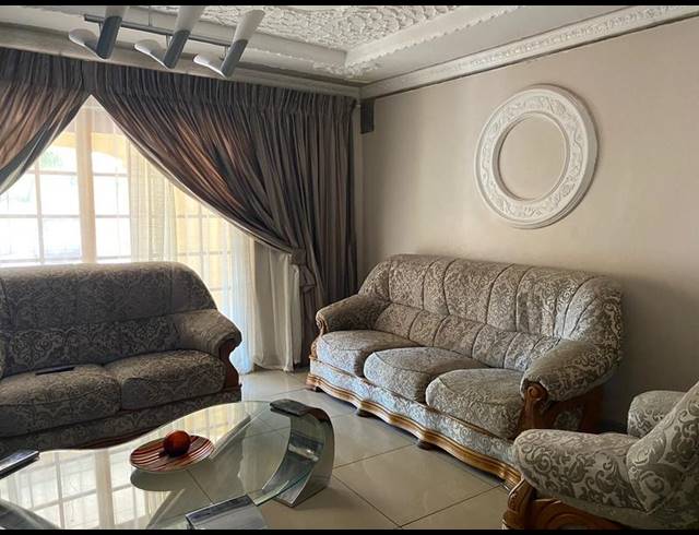 6 BEDROOM HOUSE FOR SALE IN CHROOM PARK